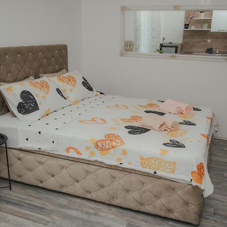 Jes Apartments Лесковац Екстериор снимка