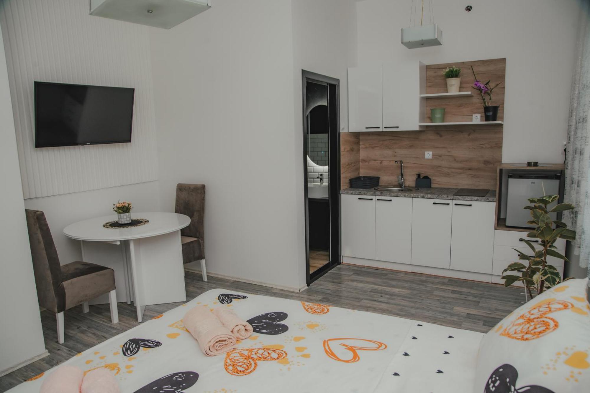 Jes Apartments Лесковац Екстериор снимка