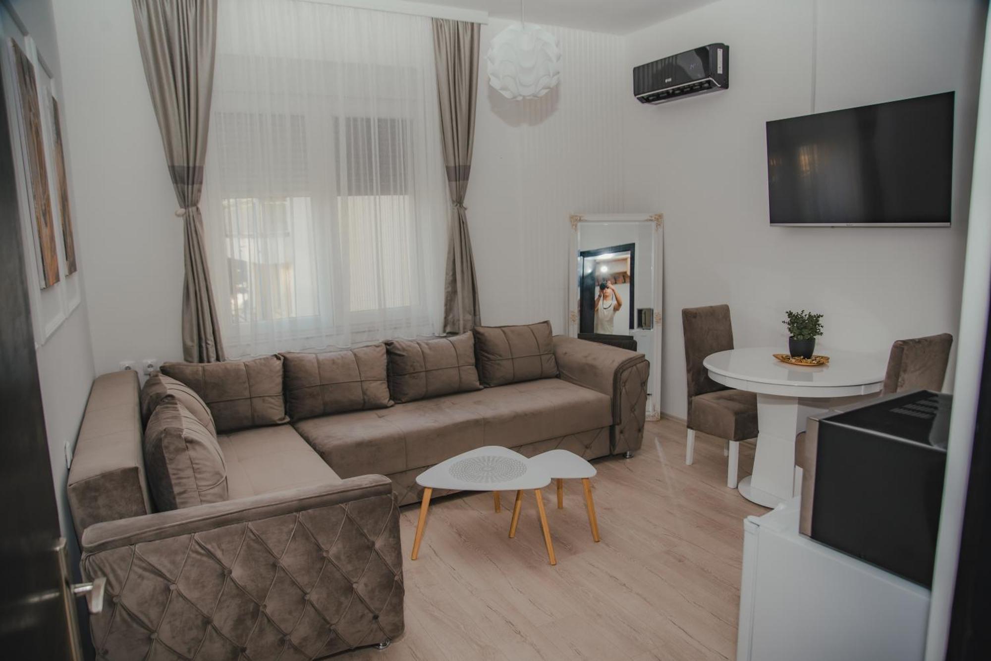Jes Apartments Лесковац Екстериор снимка