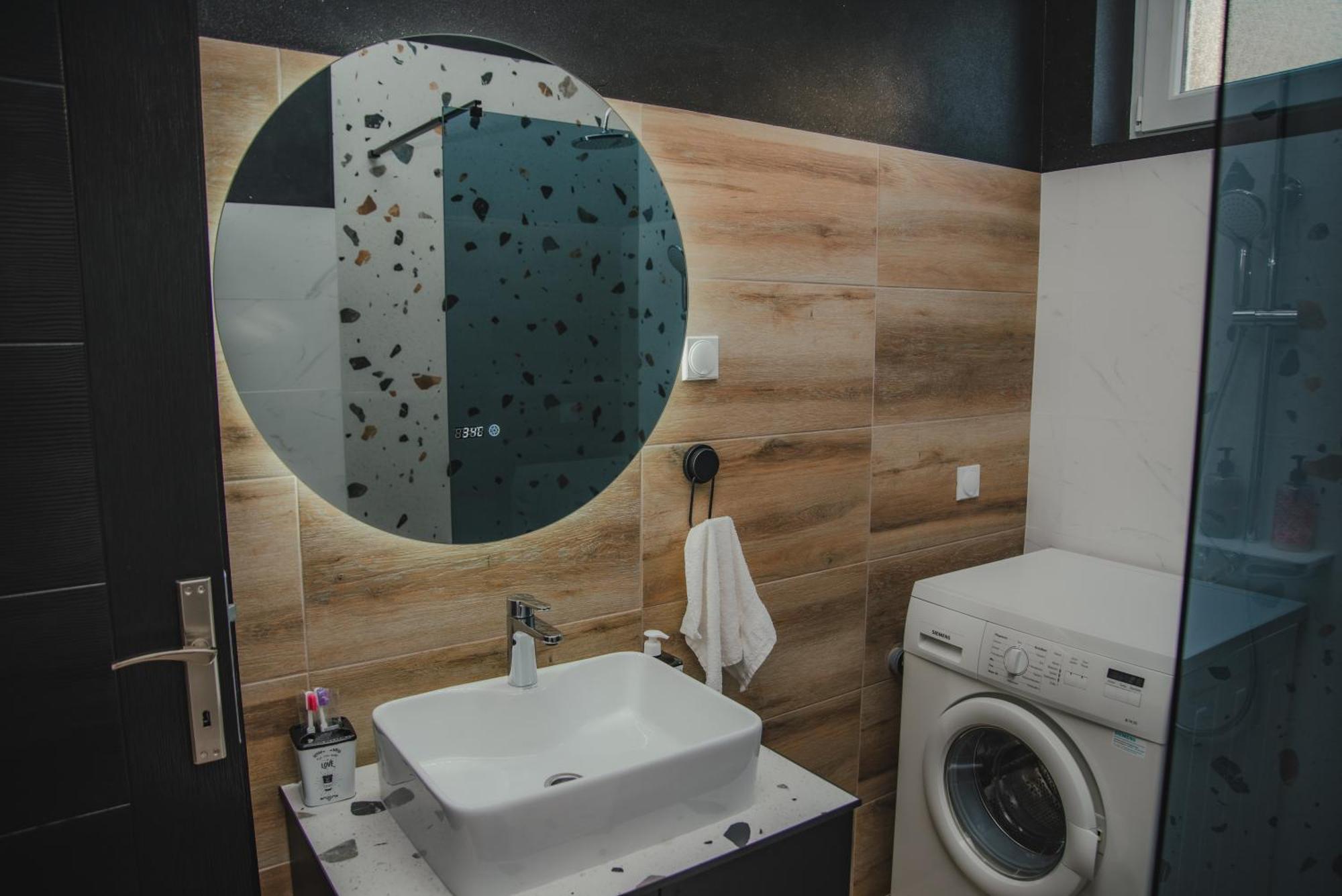 Jes Apartments Лесковац Екстериор снимка