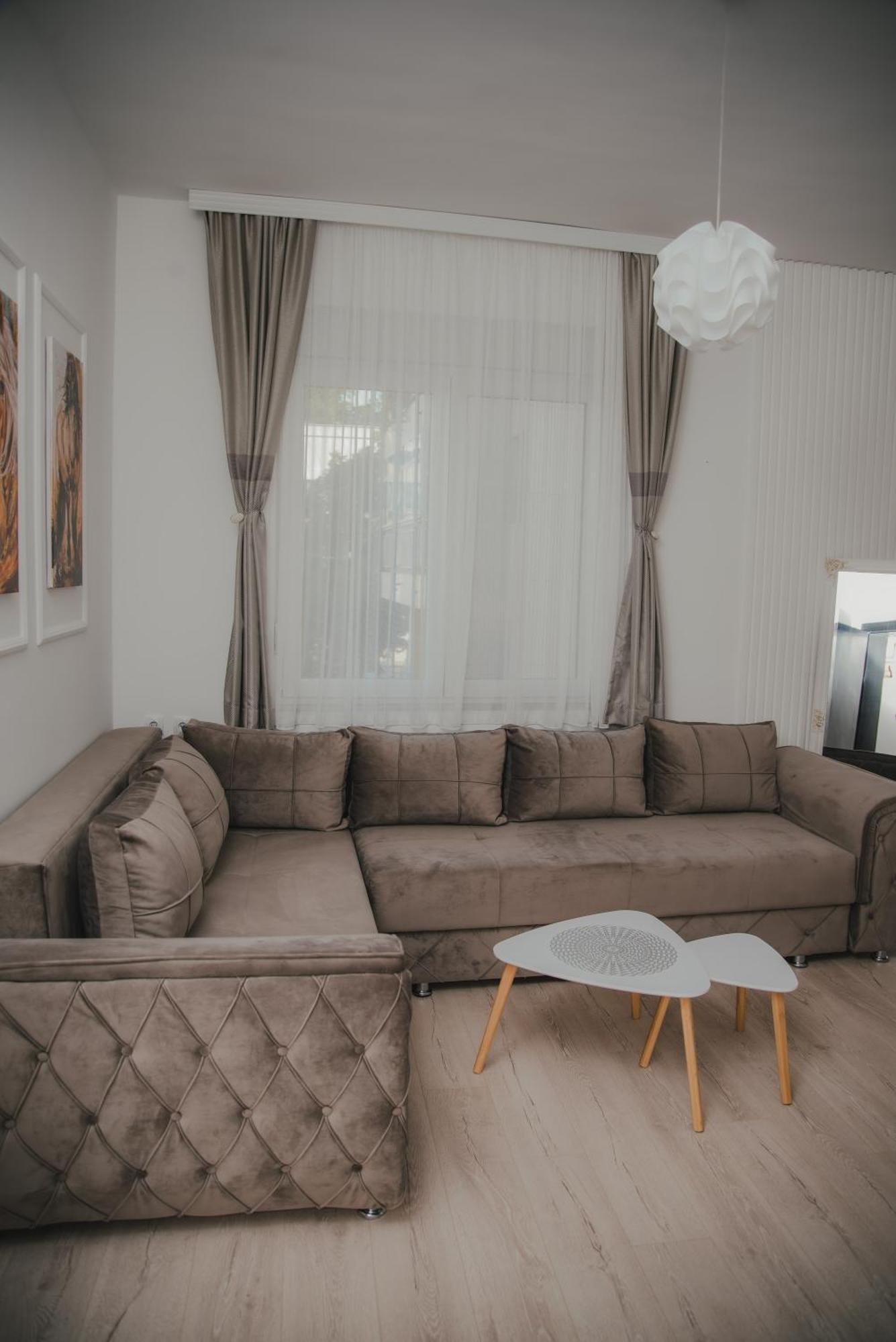Jes Apartments Лесковац Екстериор снимка