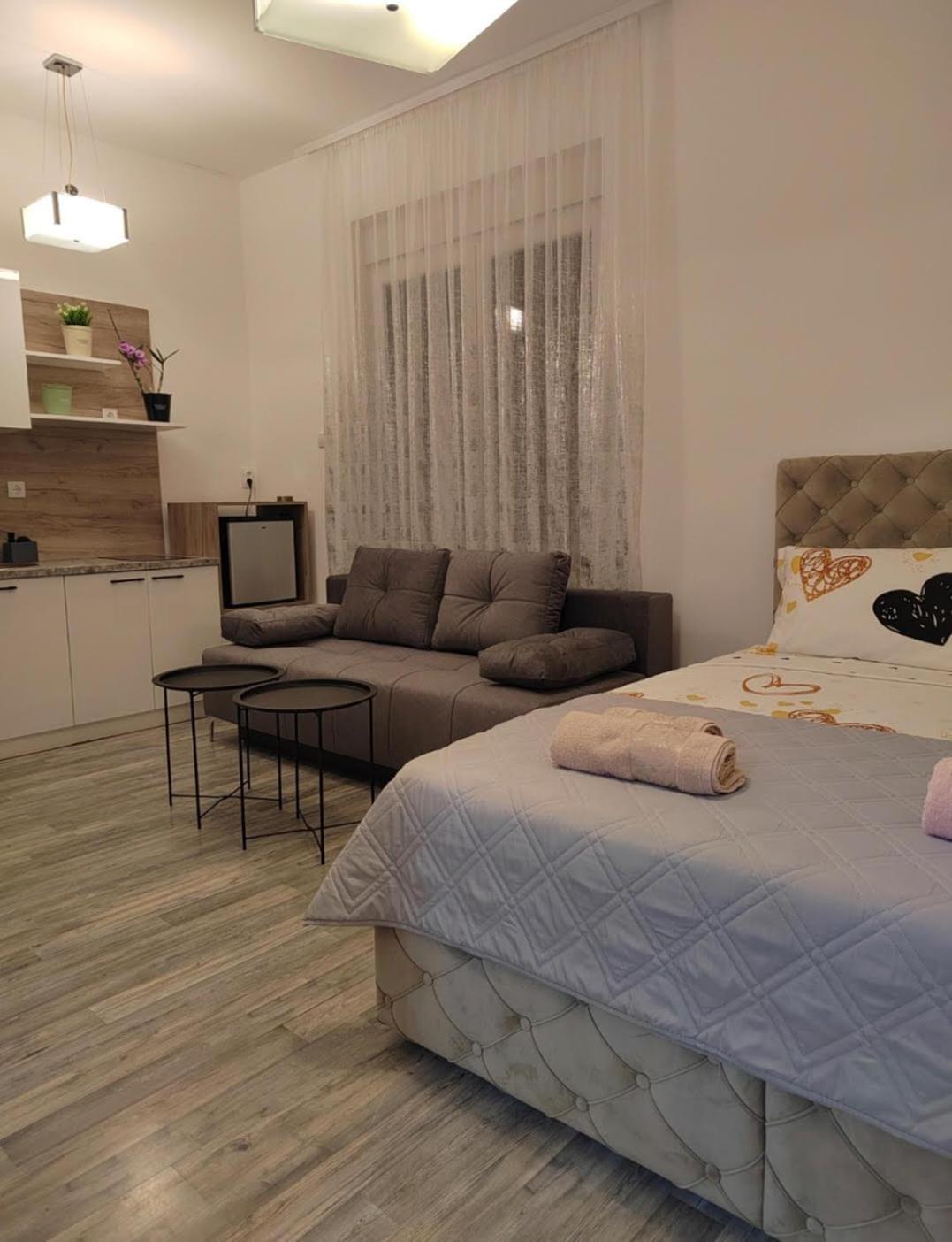 Jes Apartments Лесковац Екстериор снимка